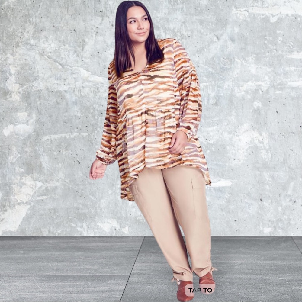 NWT Arna York Neutral Isla Print Top size 26/28